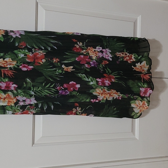 Floral Maxi Dress - Picture 6 of 6